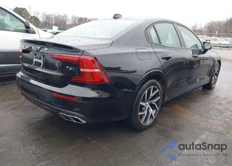 2019 Volvo S60 T6 Momentum z USA, uszkodzony, nr VIN 7JRA22TK4KG008962
